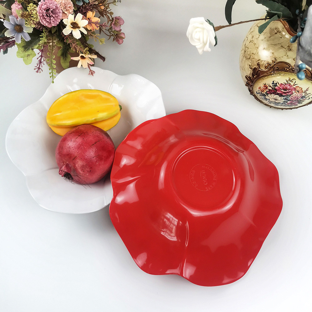 Eco-friendly creative lotus leaf western food salad fruit bowl