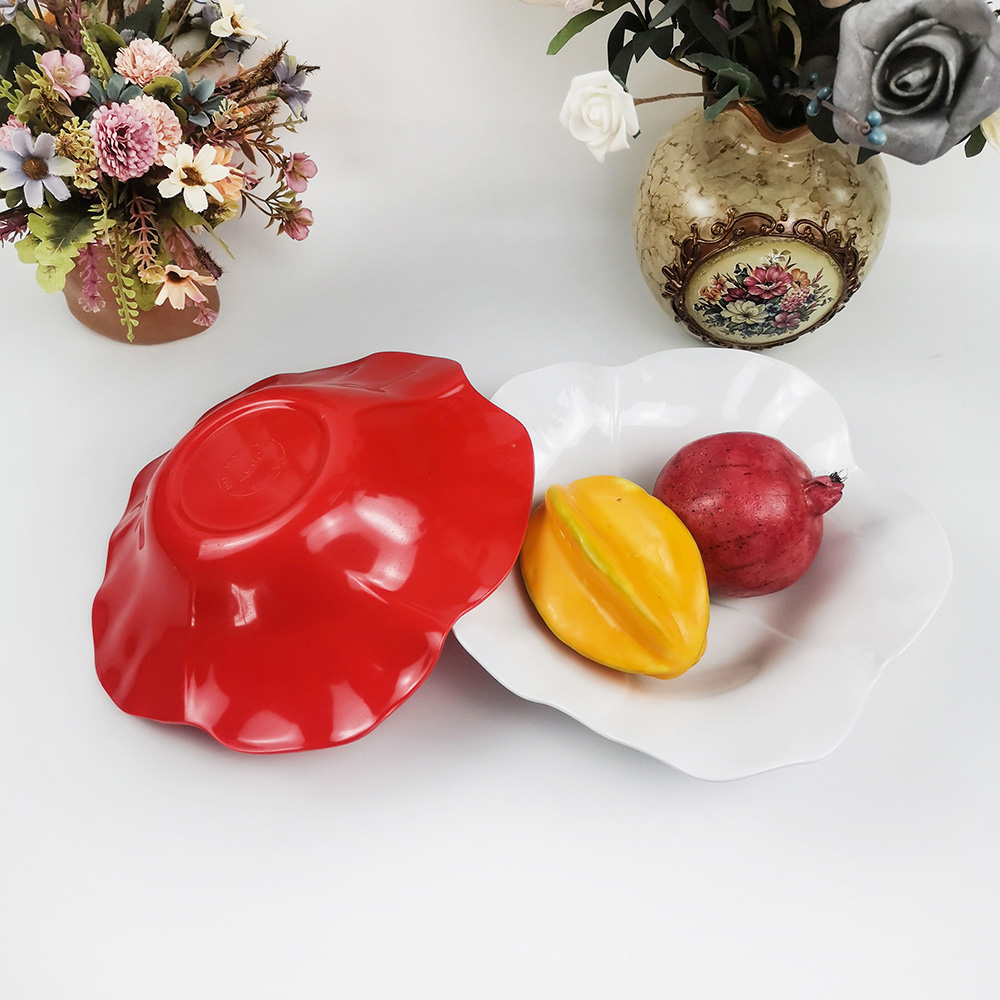 Eco-friendly creative lotus leaf western food salad fruit bowl