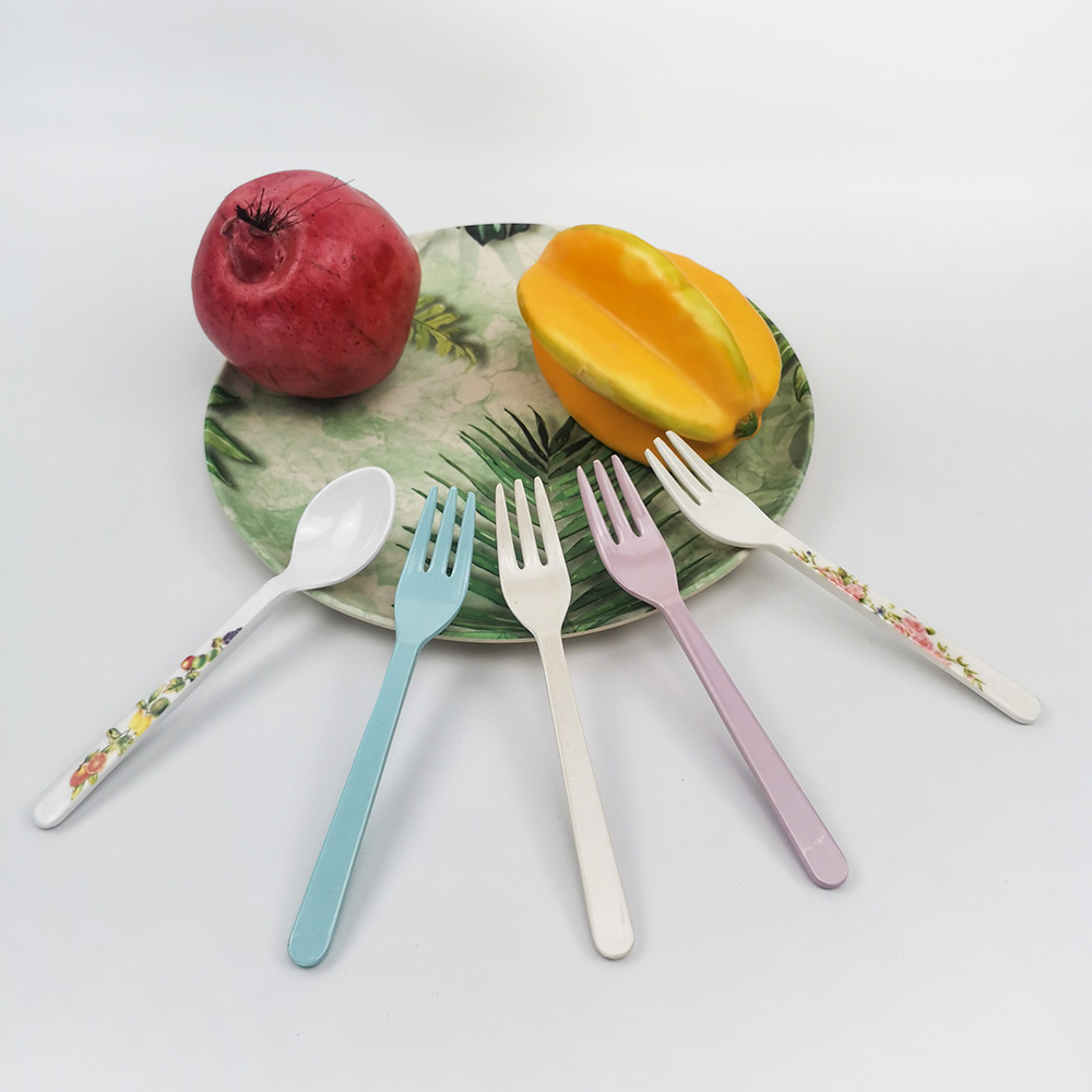 Eco friendly luxury kitchen accessories set spoon fork set cutlery